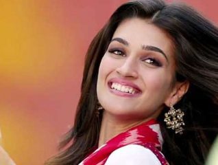 Kriti Sanon to star opposite Akshay Kumar in Housefull 4